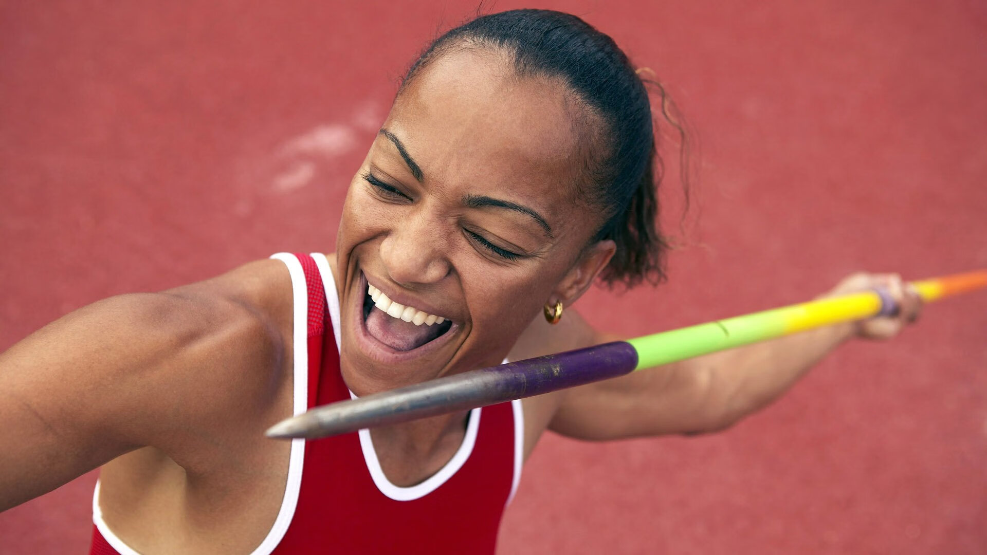 国足锋线发威全场三球完胜，前锋国足